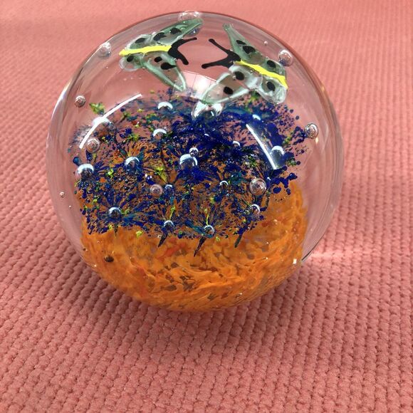 Vtg 3.25” Round Glass Paperweight Orange Blue 2 Butterfly Hand Blown Bubbles - Picture 4 of 8